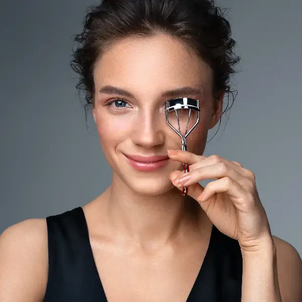 איך להשתמש במסלסל ריסים בצורה הנכונה?