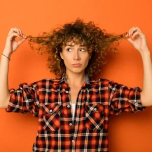 כיצד להשתמש בקרם לשיער מתולתל?