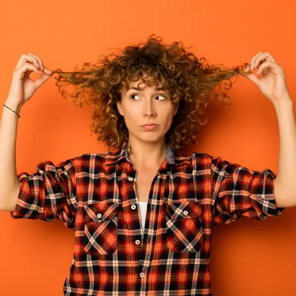 כיצד להשתמש בקרם לשיער מתולתל?