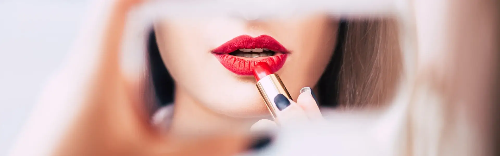 איך להכין ליפ גלוס באמצעות וזלין ושפתון