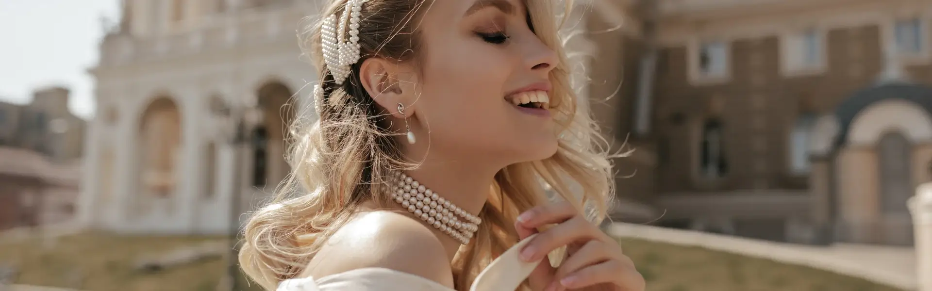 איך להשיג שיער בלונדיני מחום כהה