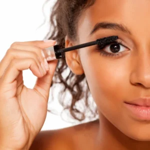 איך להשתמש במסקרה על הריסים התחתונים?