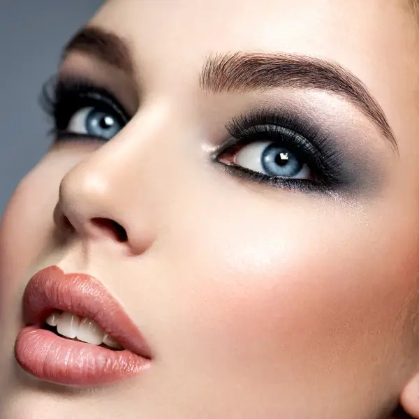 איך להתאפר איפור מעושן עדין?