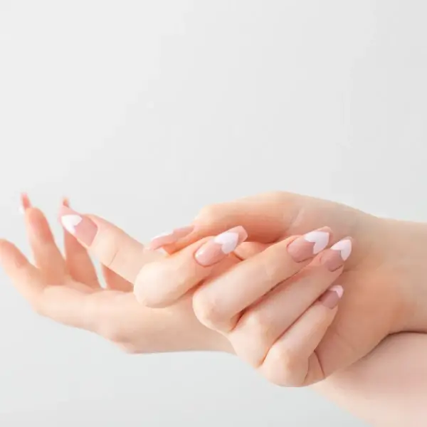 איך להשיג ציפורניים בעלות מראה בריא?