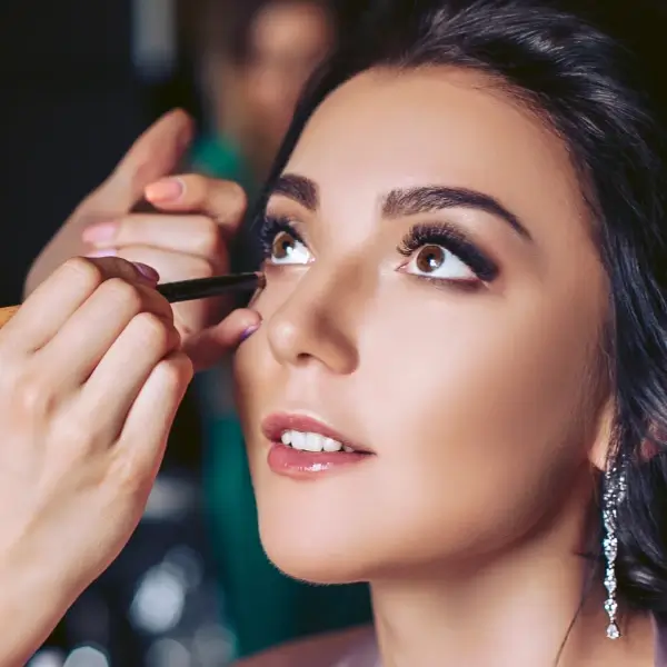 כיצד להימנע מקמטים באיפור?