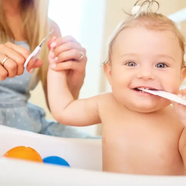 כיצד לטפל בציפורניים של התינוק שלך?