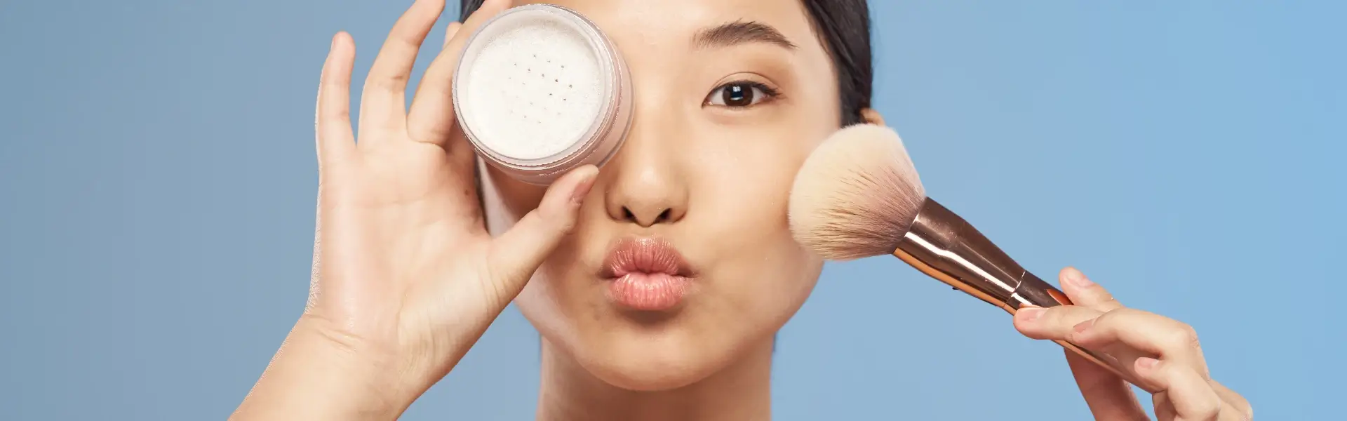 צלקות אקנה עם איפור