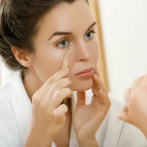 כיצד ליישם את הבסיס והקונסילר בצורה נכונה?