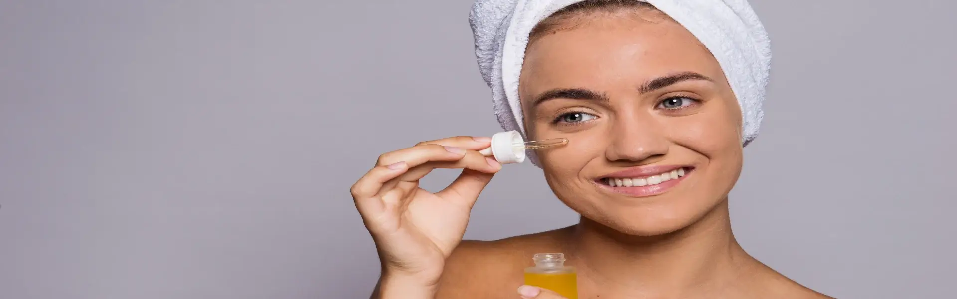 כיצד להשתמש בחומצה היאלורונית ורטינול יחד לעור קורן