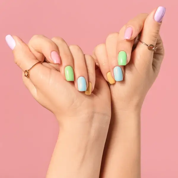 צבע הלק הזה יגרום לידיים להיראות צעירות