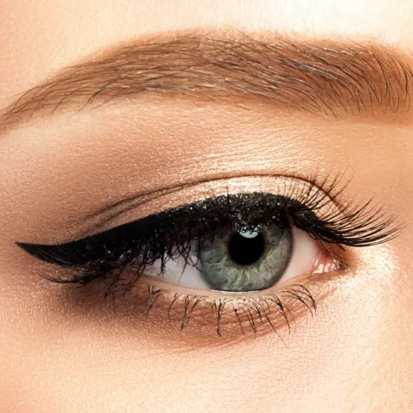 אייליינר עבור כל אירוע עצות לאיפור העיניים המושלם