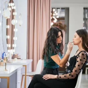 איפור פנים מקצועי: טכניקות, טרנדים וטיפים