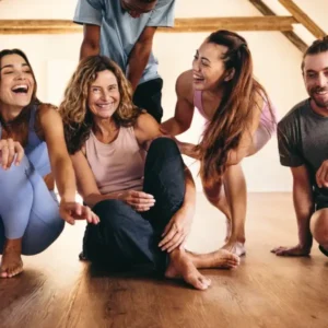 יוגת צחוק: כיצד יוגת הצחוק משנה את חוויות המדיטציה?