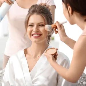 מאפרת עד הבית: איך לבחור את המומחית הנכונה בשבילך