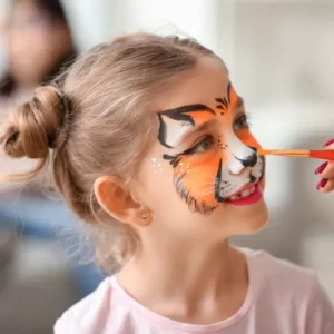 קופסת איפור לילדות – חלון לעולם של יצירתיות וביטוי עצמי