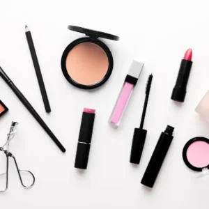 המגמות החדשות באיפור וטיפוח לשנת 2024