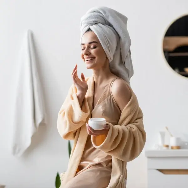 טיפוח פנים ביתי: כיצד להשיג עור זוהר בלי לצאת מהבית