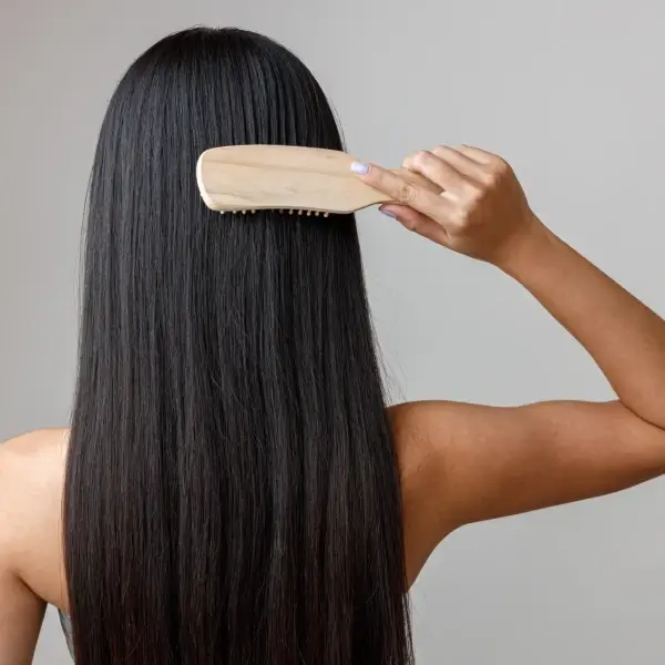 מברשת שיער מעץ: הסודות לטיפוח שיער טבעי