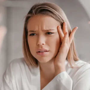 האם ניתן למנוע קמטים? טיפים מומחים לשמירה על עור חלק ונצחי