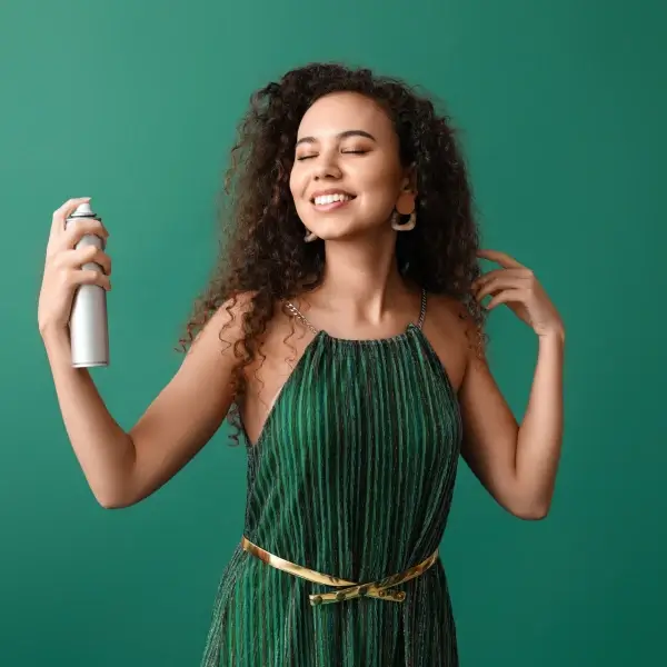 פתרונות לשיער דליל: טיפים וטריקים לשיפור מראה השיער