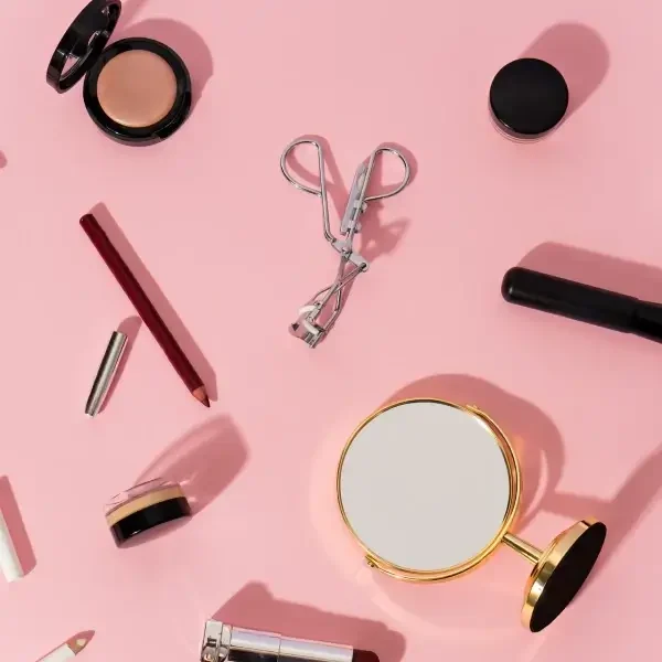 5 כלי איפור שכל אישה צריכה בתיק שלה