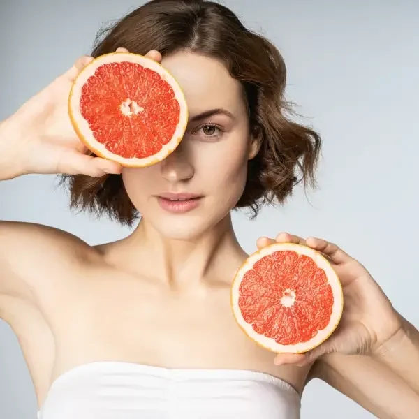 המזונות העשירים ביותר בנוגדי חמצון לעור זוהר, נחשפו